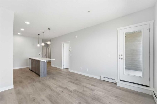 313-700 Shawnee Square Sw, Calgary, AB - Indoor