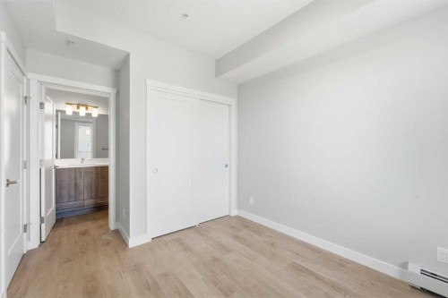 313-700 Shawnee Square Sw, Calgary, AB - Indoor Photo Showing Other Room
