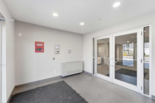313-700 Shawnee Square Sw, Calgary, AB - Indoor Photo Showing Other Room