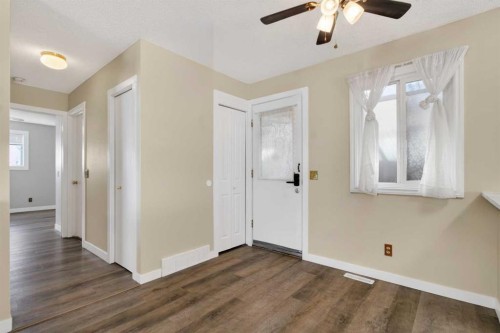 252 Erin Woods Drive Se, Calgary, AB - Indoor Photo Showing Other Room