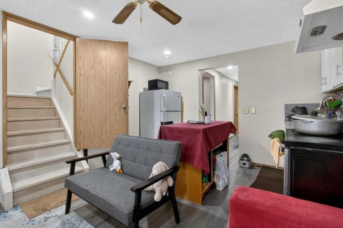 252 Erin Woods Drive Se, Calgary, AB - Indoor