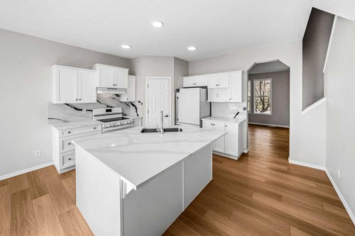 99 Covemeadow Close Ne, Calgary, AB - Indoor Photo Showing Kitchen