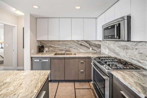 604-519 Riverfront Avenue Se, Calgary, AB - Indoor Photo Showing Kitchen