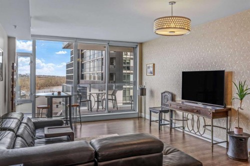 604-519 Riverfront Avenue Se, Calgary, AB - Indoor Photo Showing Living Room