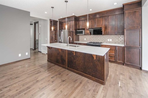 47 Pantego Avenue Nw, Calgary, AB - Indoor Photo Showing Kitchen With Upgraded Kitchen