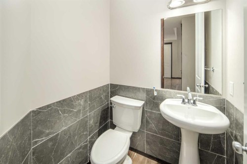 47 Pantego Avenue Nw, Calgary, AB - Indoor Photo Showing Bathroom