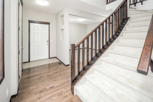 47 Pantego Avenue Nw, Calgary, AB - Indoor Photo Showing Other Room