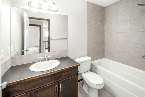 47 Pantego Avenue Nw, Calgary, AB - Indoor Photo Showing Bathroom
