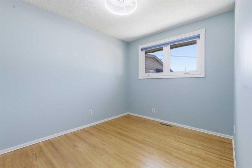 827 Forlee Drive Se, Calgary, AB - Indoor Photo Showing Other Room