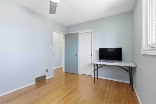 827 Forlee Drive Se, Calgary, AB - Indoor Photo Showing Other Room