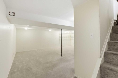 827 Forlee Drive Se, Calgary, AB - Indoor