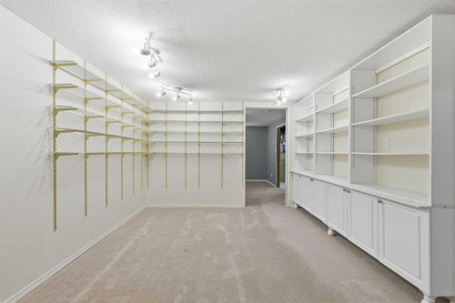 827 Forlee Drive Se, Calgary, AB - Indoor
