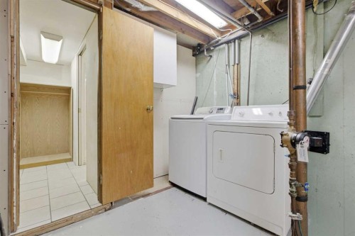 827 Forlee Drive Se, Calgary, AB - Indoor Photo Showing Laundry Room