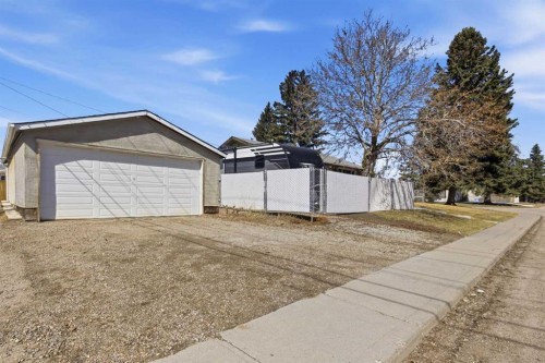 827 Forlee Drive Se, Calgary, AB - Outdoor