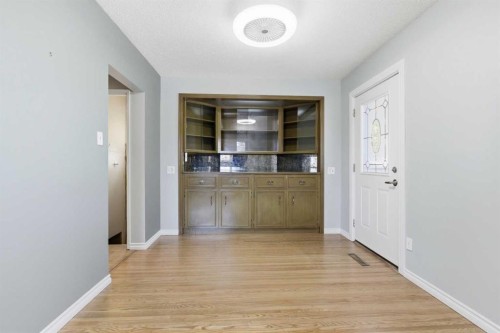827 Forlee Drive Se, Calgary, AB - Indoor Photo Showing Other Room