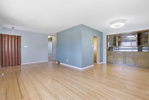 827 Forlee Drive Se, Calgary, AB - Indoor Photo Showing Other Room