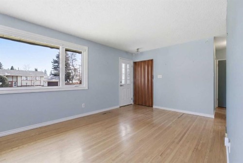 827 Forlee Drive Se, Calgary, AB - Indoor Photo Showing Other Room