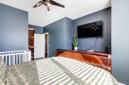 24 Elgin Meadows Manor Se, Calgary, AB - Indoor Photo Showing Bedroom