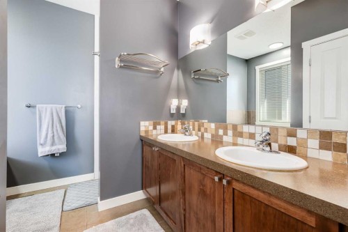 24 Elgin Meadows Manor Se, Calgary, AB - Indoor Photo Showing Bathroom