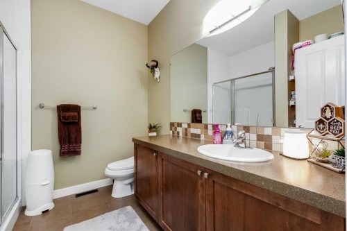 24 Elgin Meadows Manor Se, Calgary, AB - Indoor Photo Showing Bathroom
