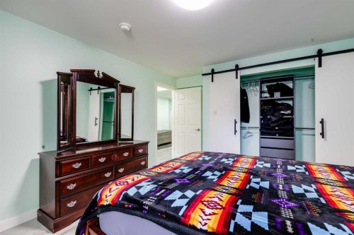 24 Elgin Meadows Manor Se, Calgary, AB - Indoor Photo Showing Bedroom