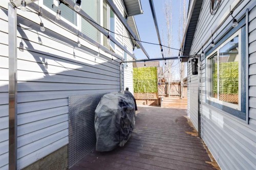 24 Elgin Meadows Manor Se, Calgary, AB - Outdoor With Exterior