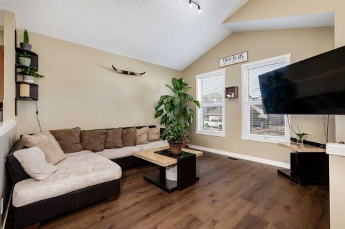 24 Elgin Meadows Manor Se, Calgary, AB - Indoor Photo Showing Living Room