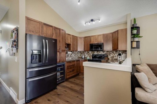 24 Elgin Meadows Manor Se, Calgary, AB - Indoor Photo Showing Kitchen