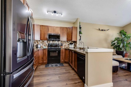 24 Elgin Meadows Manor Se, Calgary, AB - Indoor Photo Showing Kitchen