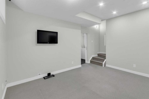 24 Royal Birch Park Nw, Calgary, AB - Indoor Photo Showing Other Room