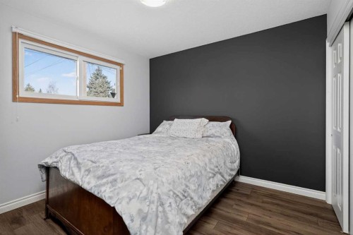 9519 3 Street Se, Calgary, AB - Indoor Photo Showing Bedroom