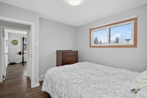 9519 3 Street Se, Calgary, AB - Indoor Photo Showing Bedroom