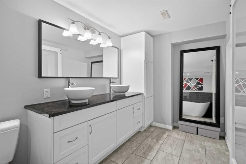 9519 3 Street Se, Calgary, AB - Indoor Photo Showing Bathroom