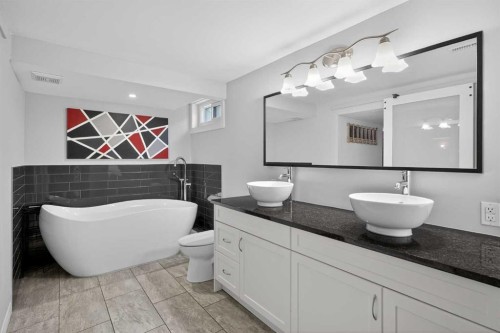 9519 3 Street Se, Calgary, AB - Indoor Photo Showing Bathroom