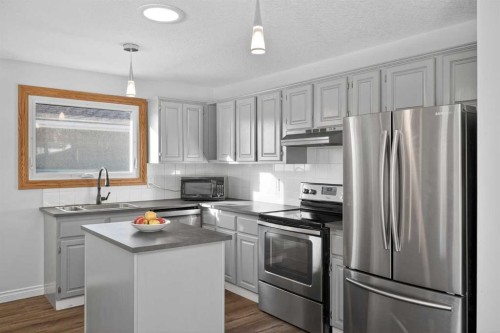 9519 3 Street Se, Calgary, AB - Indoor Photo Showing Kitchen With Stainless Steel Kitchen With Upgraded Kitchen