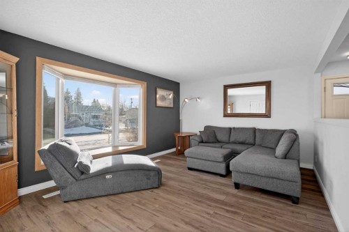 9519 3 Street Se, Calgary, AB - Indoor Photo Showing Living Room