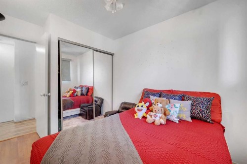 61-175 Manora Place Ne, Calgary, AB - Indoor Photo Showing Bedroom