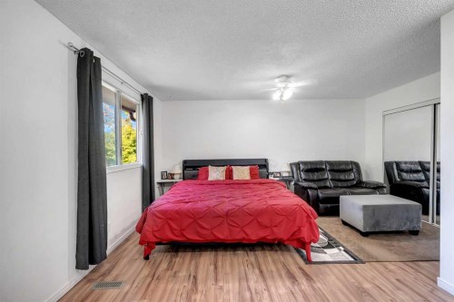 61-175 Manora Place Ne, Calgary, AB - Indoor Photo Showing Bedroom