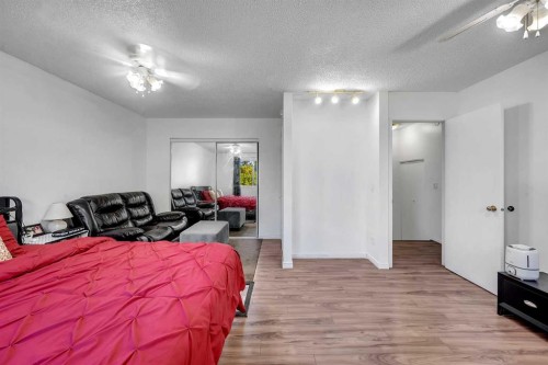 61-175 Manora Place Ne, Calgary, AB - Indoor Photo Showing Bedroom