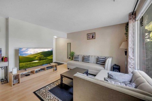 61-175 Manora Place Ne, Calgary, AB - Indoor Photo Showing Living Room