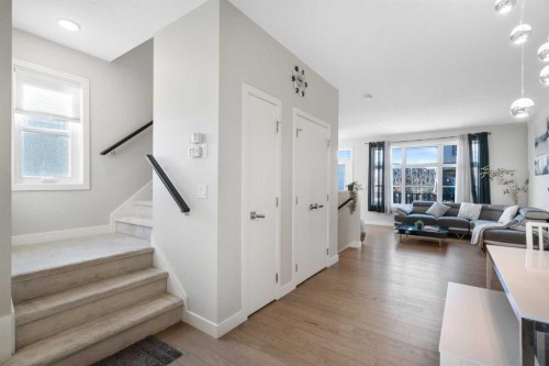 960 Walden Drive Se, Calgary, AB - Indoor