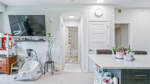 404-125 Wolf Hollow Crescent Se, Calgary, AB - Indoor