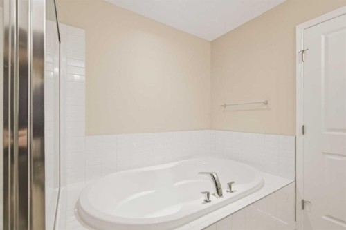 1456 Livingston Way Ne, Calgary, AB - Indoor Photo Showing Bathroom