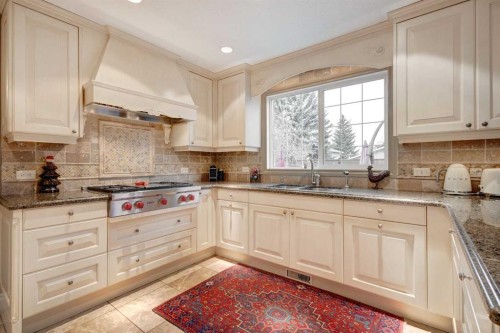 103 Pump Hill Place Sw, Calgary, AB - Indoor Photo Showing Kitchen