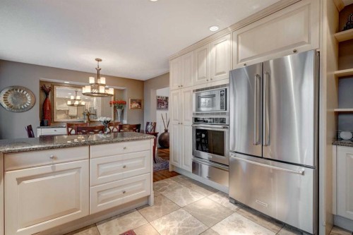 103 Pump Hill Place Sw, Calgary, AB - Indoor Photo Showing Kitchen