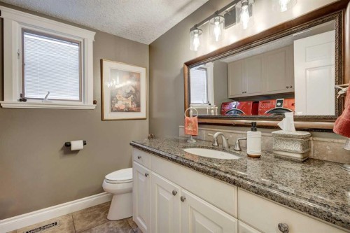 103 Pump Hill Place Sw, Calgary, AB - Indoor Photo Showing Bathroom