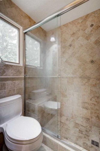 103 Pump Hill Place Sw, Calgary, AB - Indoor Photo Showing Bathroom