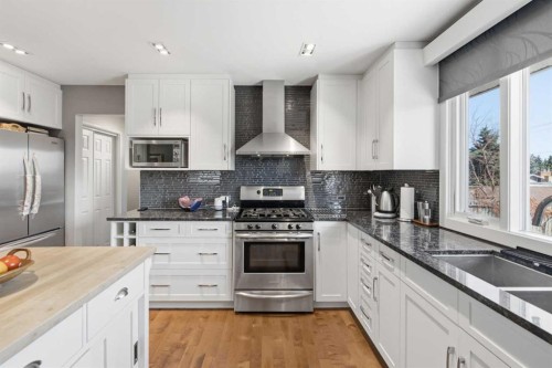 948 Canaveral Crescent Sw, Calgary, AB - Indoor Photo Showing Kitchen With Upgraded Kitchen