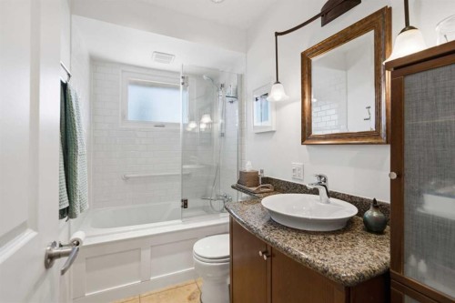 948 Canaveral Crescent Sw, Calgary, AB - Indoor Photo Showing Bathroom
