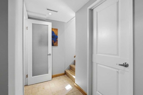 948 Canaveral Crescent Sw, Calgary, AB - Indoor Photo Showing Other Room